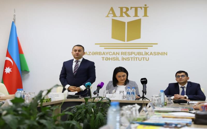 Təhsil Nazirliyi yanında İctimai Şuranın təşkilatçılığı ilə dərsliklərin ictimai müzakirəsi keçirilib