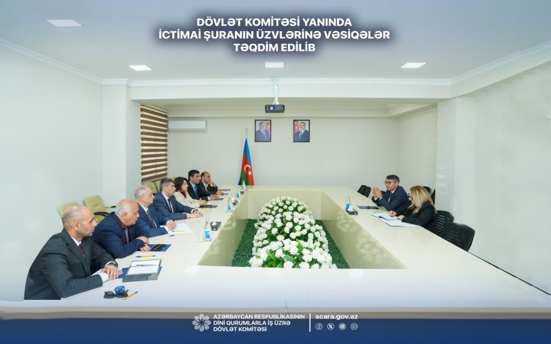 Dövlət Komitəsi yanında İctimai Şuranın üzvlərinə vəsiqələr təqdim edilib