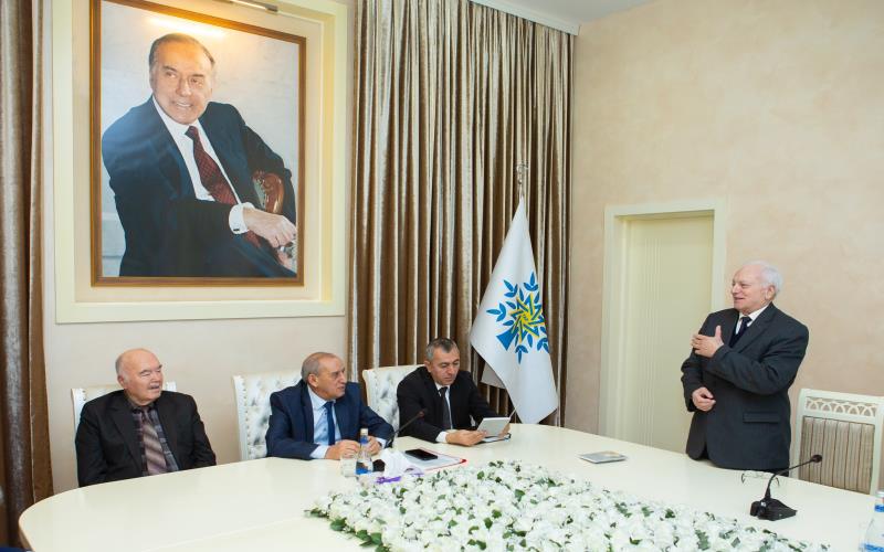 “Heydər Əliyev İli” çərçivəsində Binəqədi Rayon İcra Hakimiyyəti və Rayon İcra Hakimiyyəti yanında İctimai Şuranın təşkilatçılığı ilə dəyirmi masa keçirilib